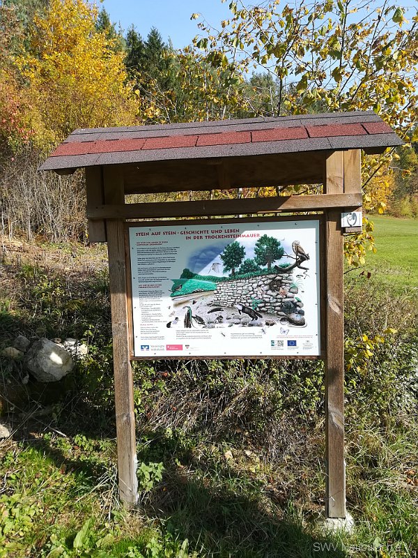 13 Hinweistafel Trockenmauer