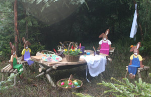 Hasenfamilie im Wald Hasenfamilie im Wald