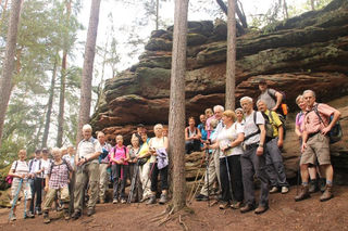 Gruppenbild vor Felsformation Gruppenbild vor Felsformation